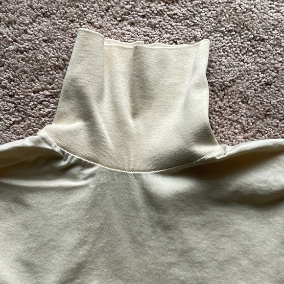 Pale yellow Turtleneck Saks Fifth Avenue - Picture 2 of 6